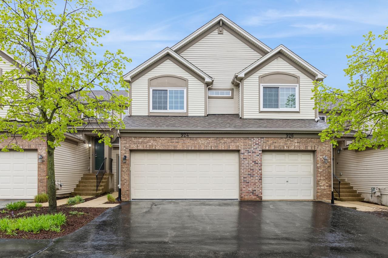 924 Parkhill Cir., Aurora, IL 60502