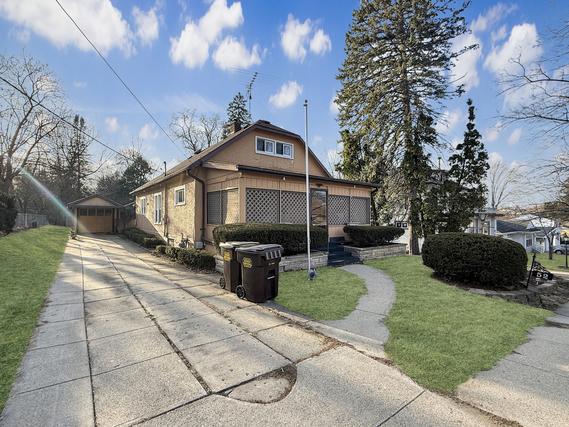 52 N Mernitz Ave., Freeport, IL 61032