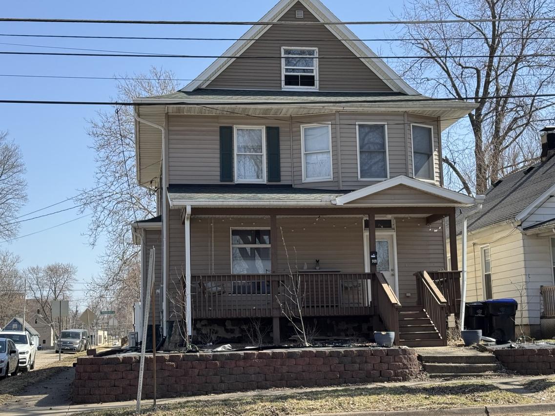 919 N Lee St., Bloomington, IL 61701