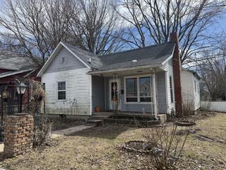 944 E Walnut St., Canton, IL 61520