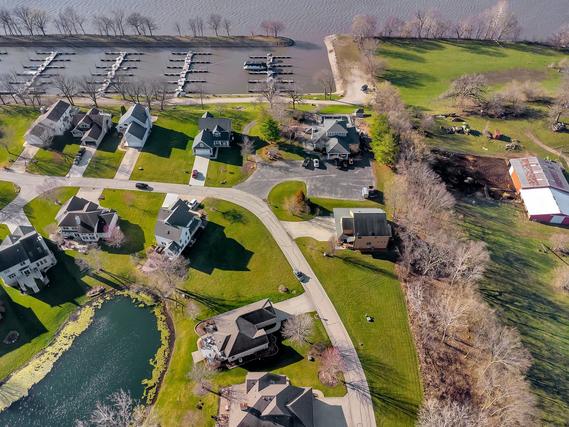 1 Logue Cir., Seneca, IL 61360