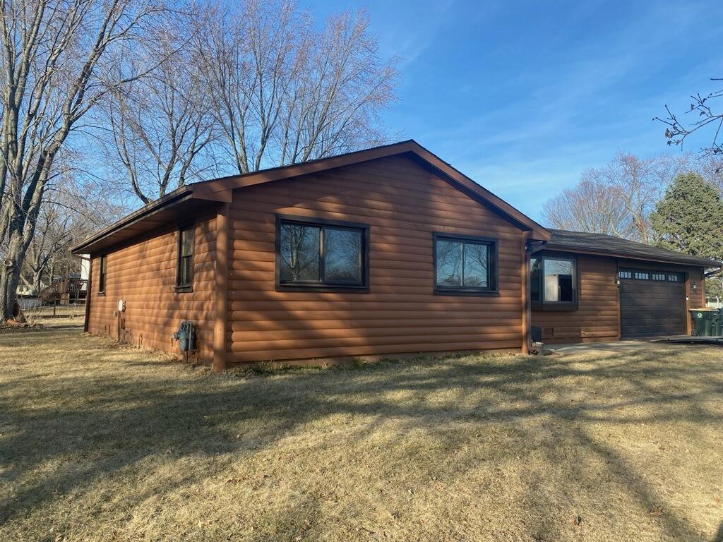 35 Earl St., Plano, IL 60545