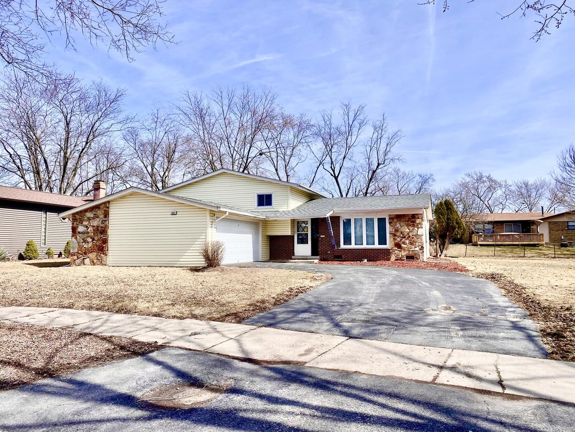 22621 Mission Dr., Richton Park, IL 60471