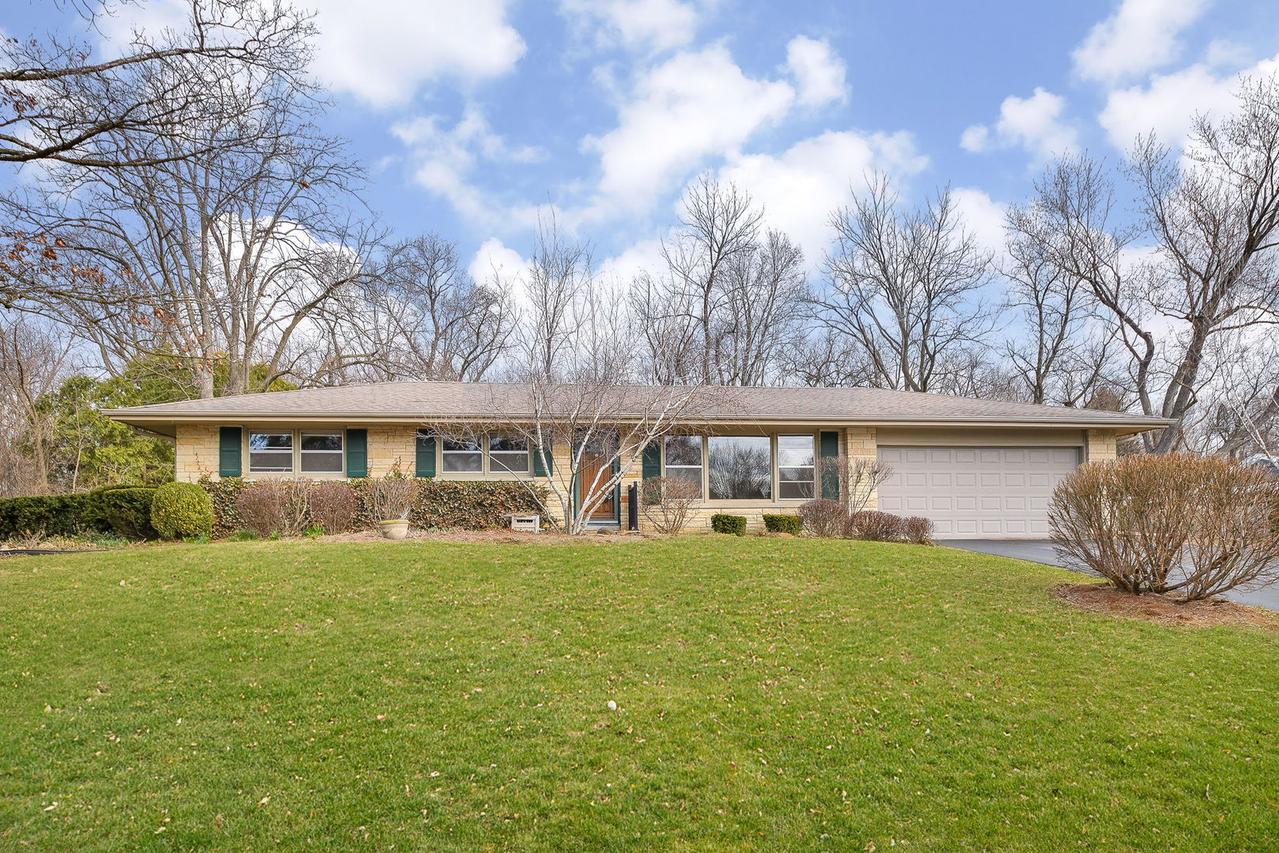 38W416 Bonnie Ct., St. Charles, IL 60175