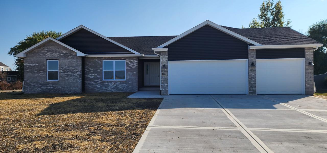 1001 Foxgrove Dr., Coal City, IL 60416