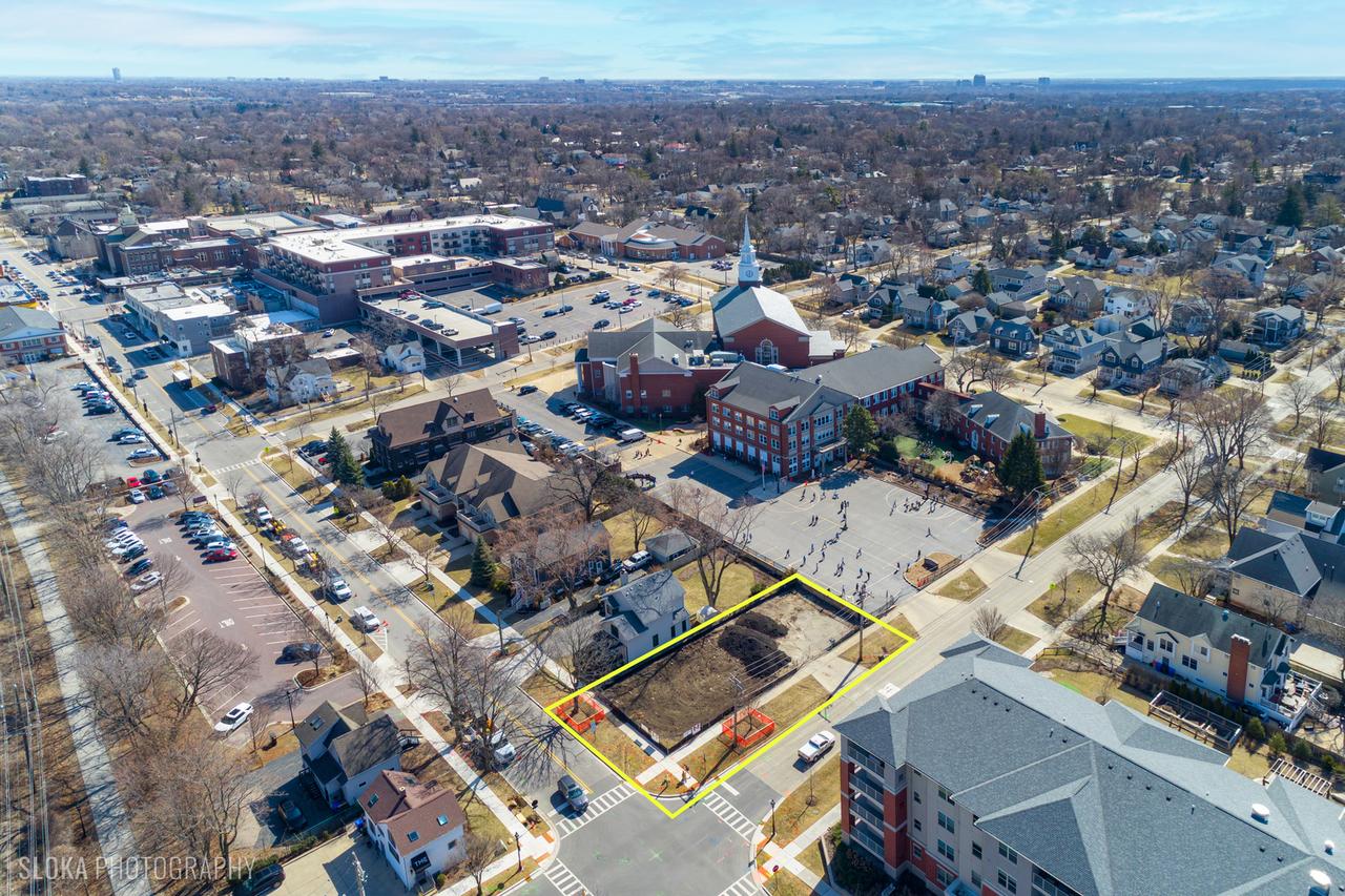 451 Duane St., Glen Ellyn, IL 60137