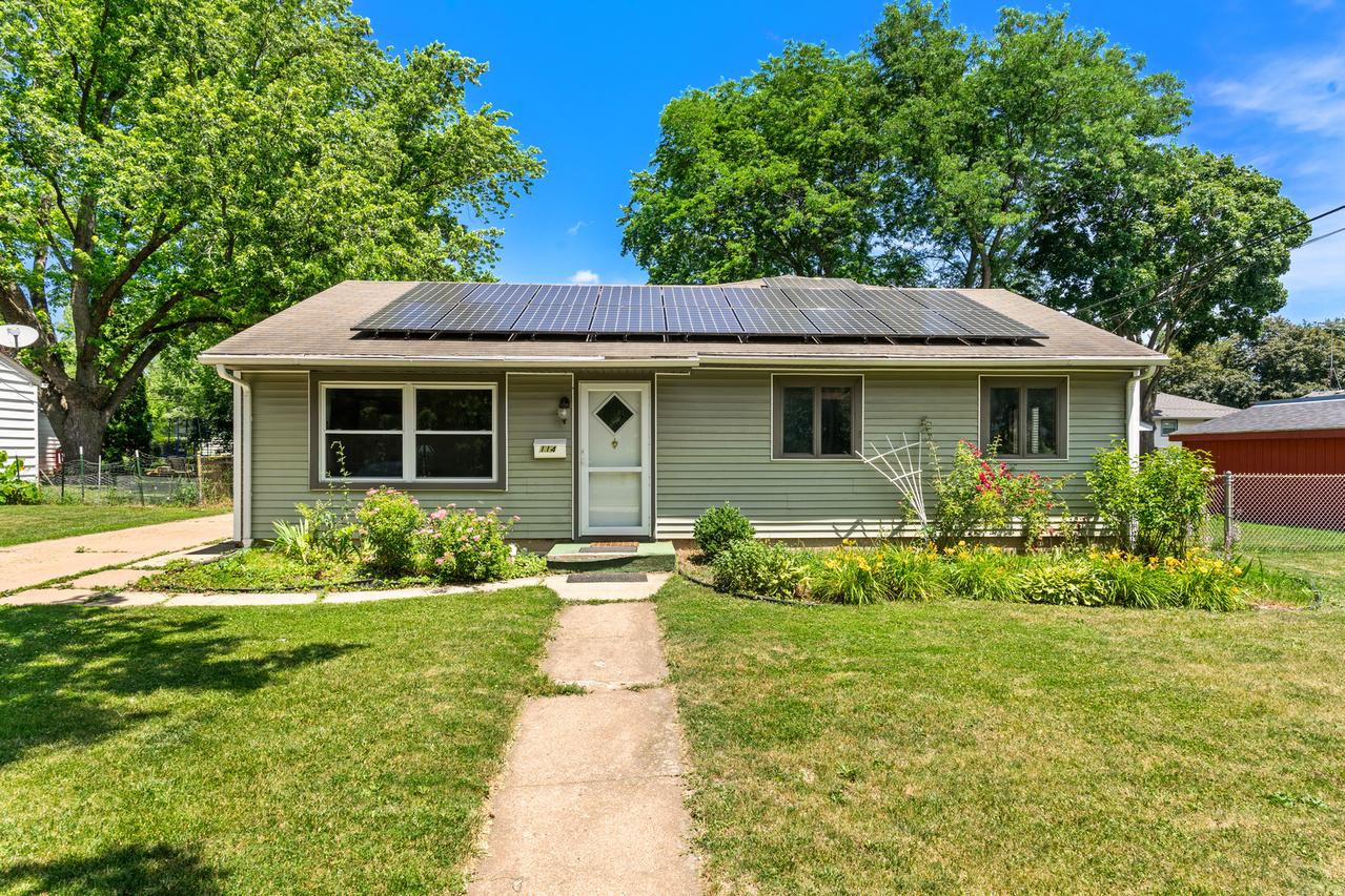 114 Meadow Ave., Woodstock, IL 60098