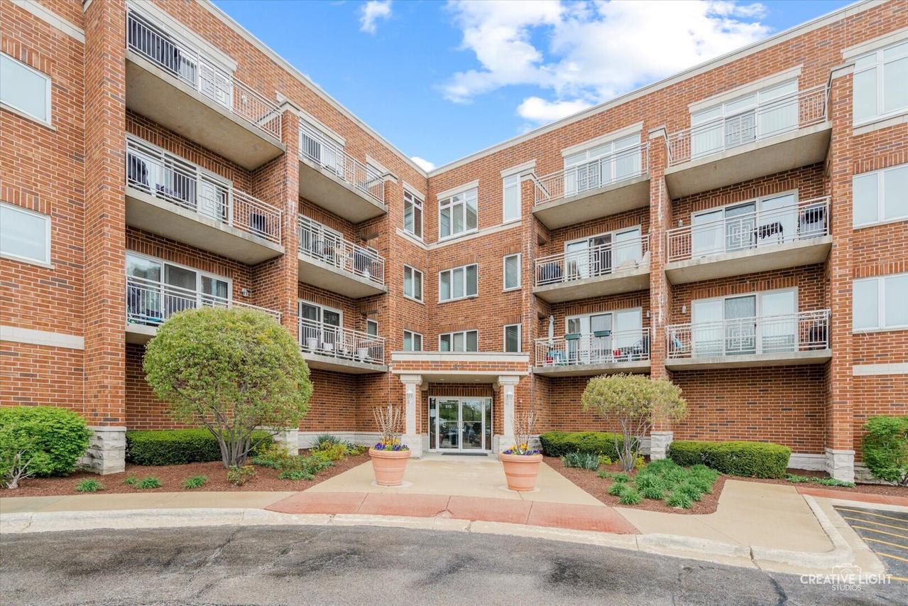 515 Main St. #402, West Chicago, IL 60185