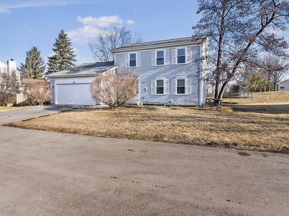 302 Country Ln., Algonquin, IL 60102