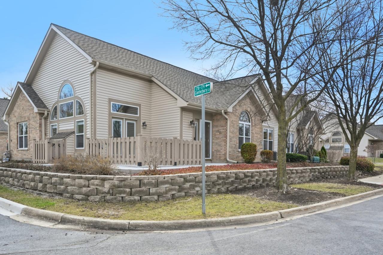 178 Canterbury Ct., Bloomingdale, IL 60108