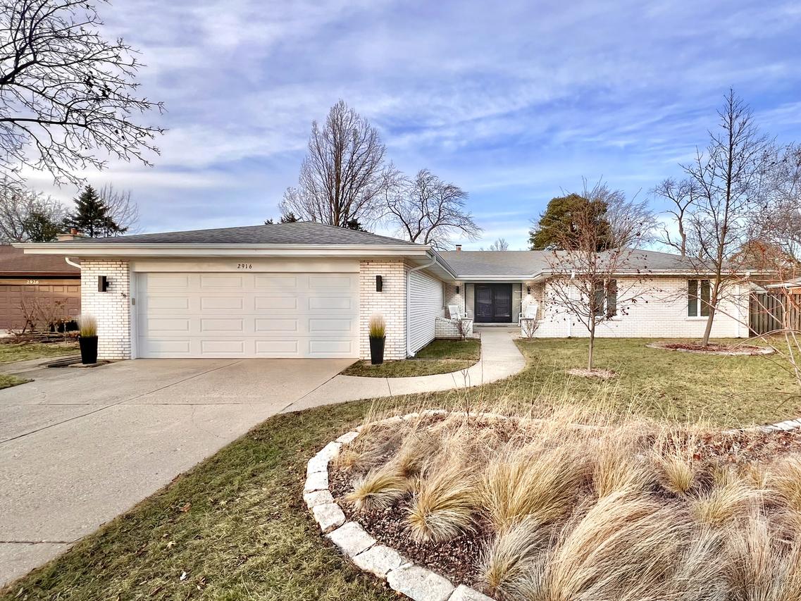 2916 Floral Dr., Northbrook, IL 60062