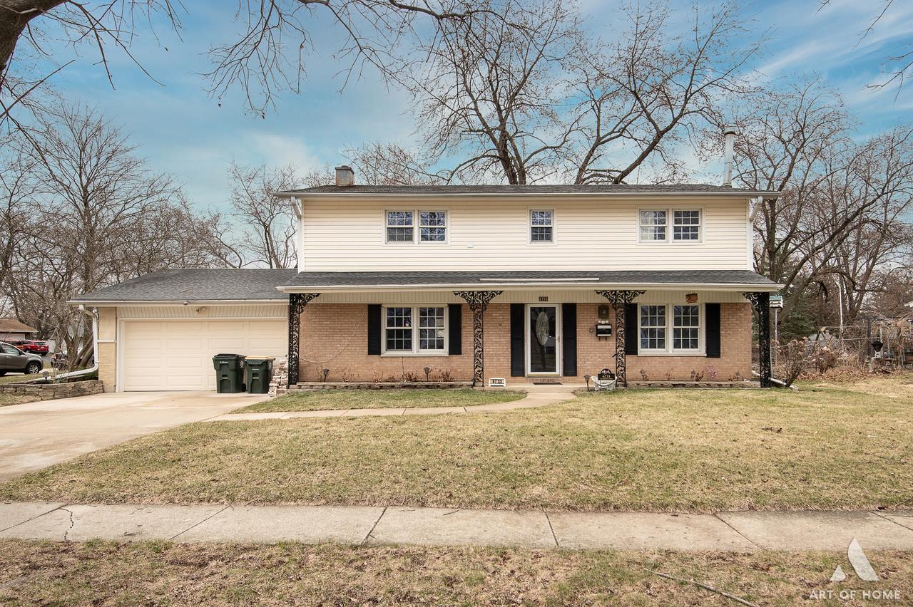 6733 Woodridge Dr., Woodridge, IL 60517