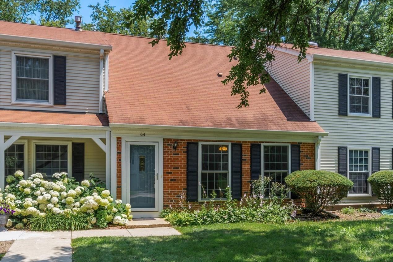 64 Wildwood Tr., Cary, IL 60013