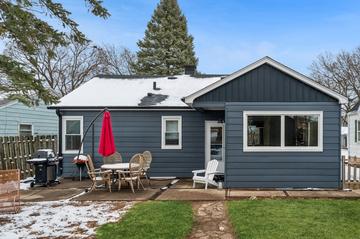 415 Prairie Ave., Libertyville, IL 60048