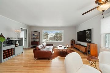 415 Prairie Ave., Libertyville, IL 60048