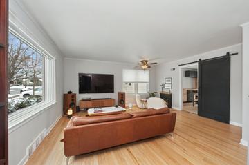 415 Prairie Ave., Libertyville, IL 60048