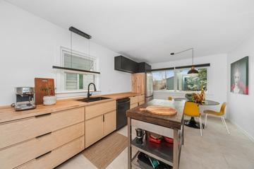 415 Prairie Ave., Libertyville, IL 60048