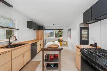 415 Prairie Ave., Libertyville, IL 60048