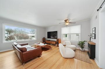 415 Prairie Ave., Libertyville, IL 60048