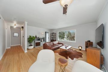 415 Prairie Ave., Libertyville, IL 60048