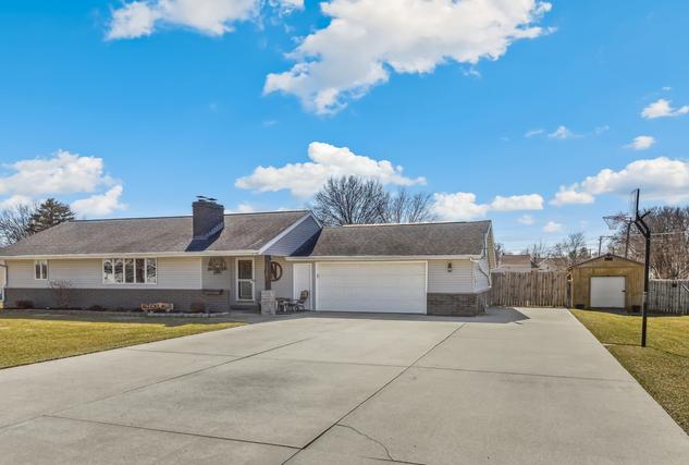5207 Spruce St., Sterling, IL 61081