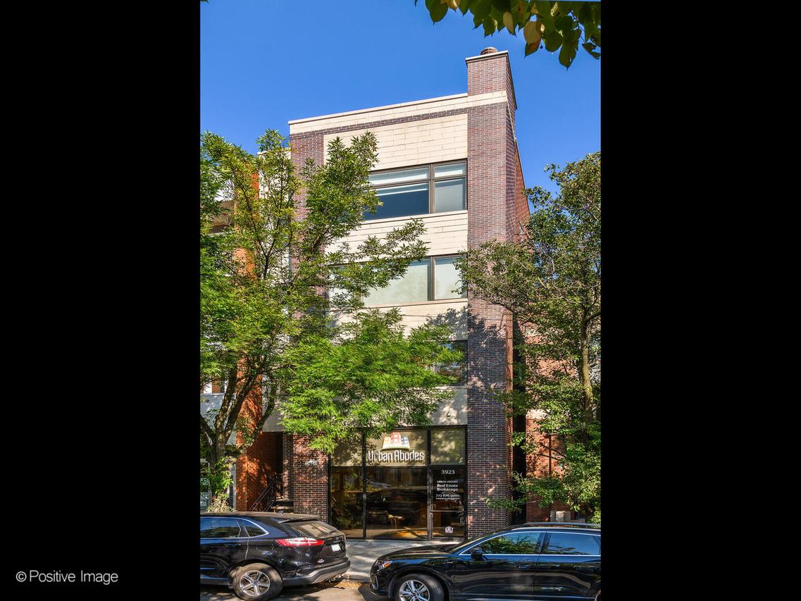 3923 N Ashland Ave. #201, Chicago, IL 60613