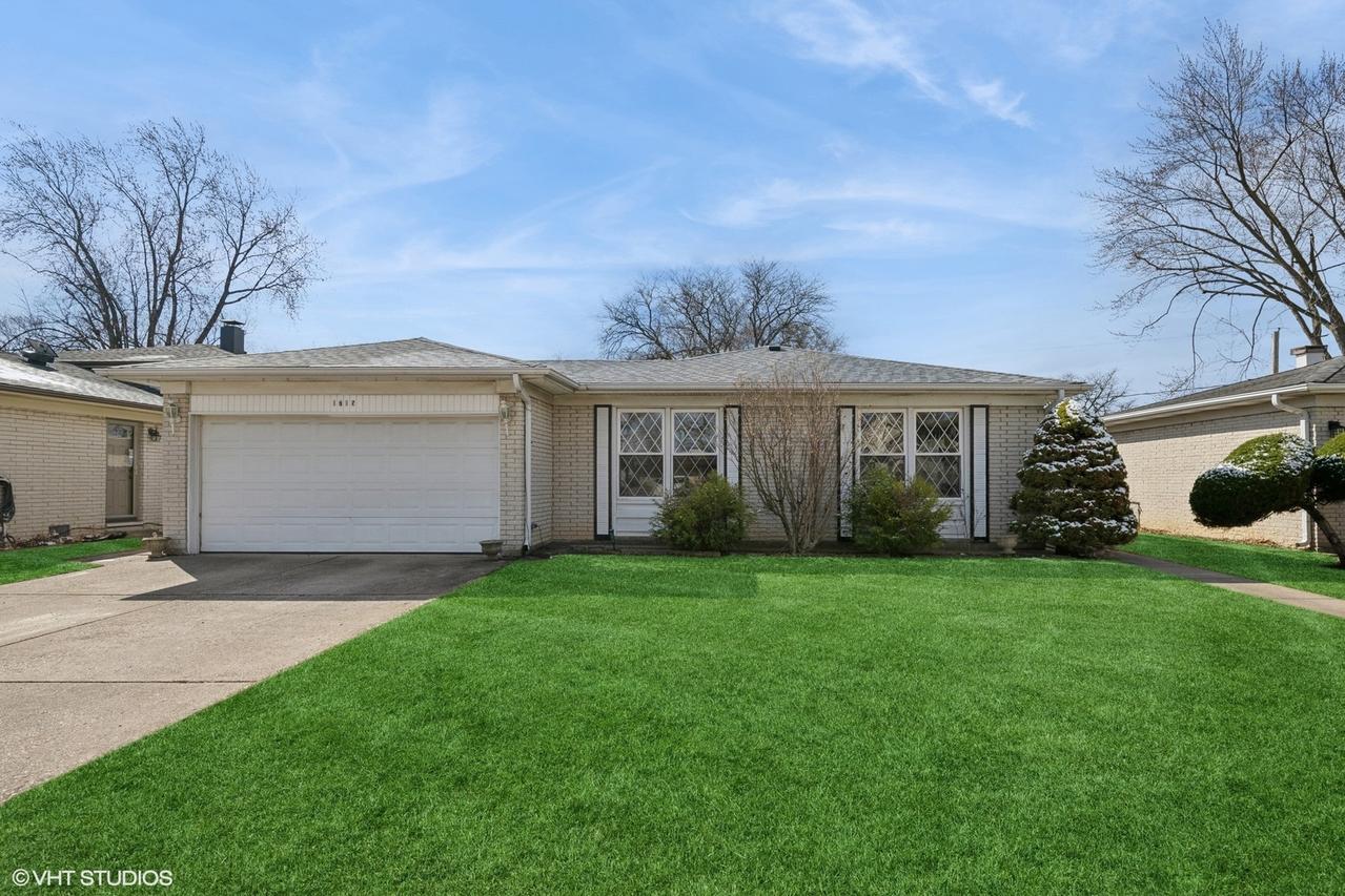 1715 W Pheasant Tr., Mount Prospect, IL 60056