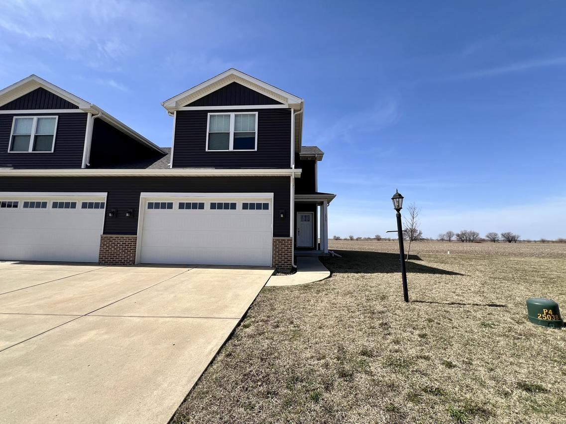 1517 Stonebluff Ct., Champaign, IL 61822