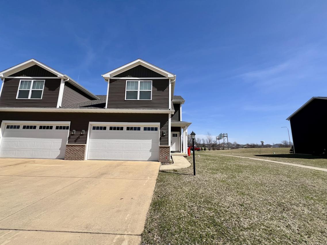 800 Sedgegrass Dr., Champaign, IL 61822