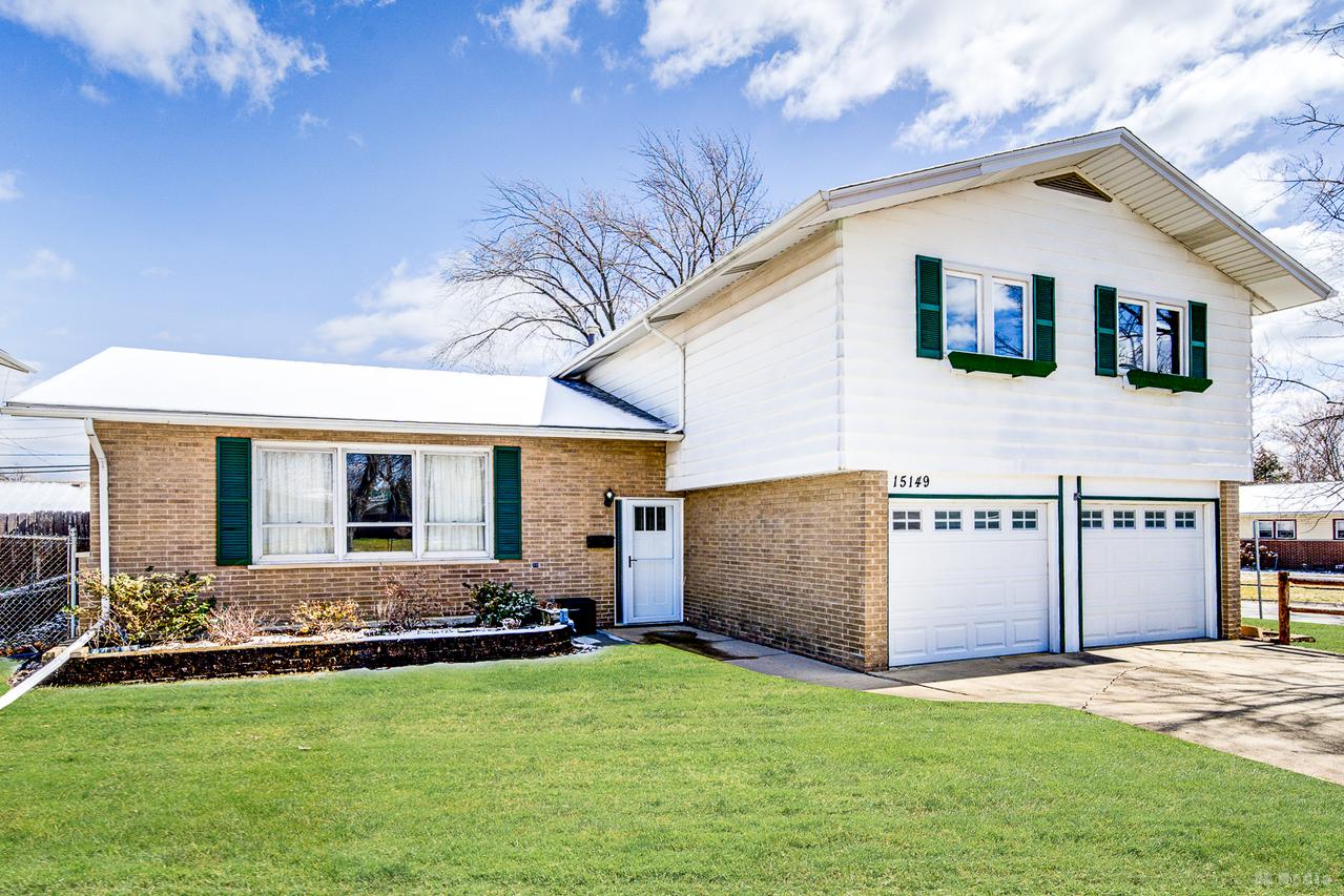 15149 Chaucer Dr., Oak Forest, IL 60452