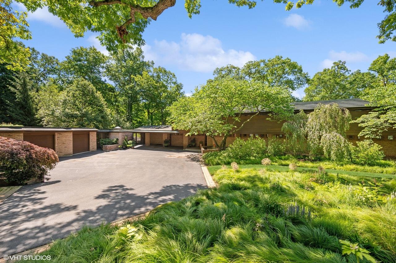 170 N Mayflower Rd., Lake Forest, IL 60045