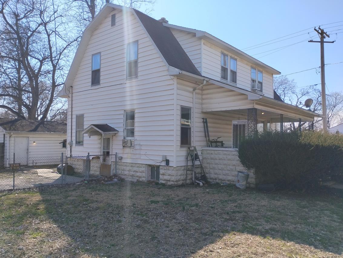 25 W Poplar St., Duquoin, IL 62832
