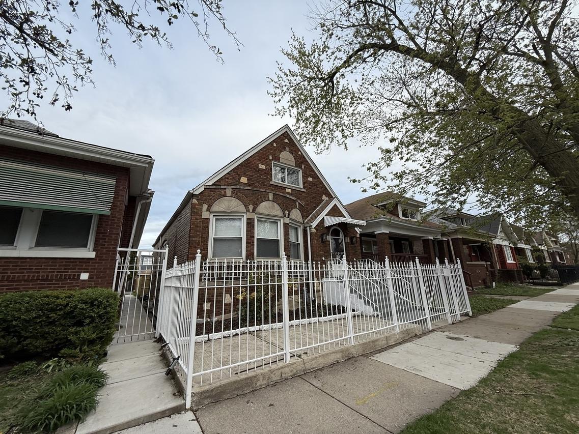 6333 S Mozart St., Chicago, IL 60629