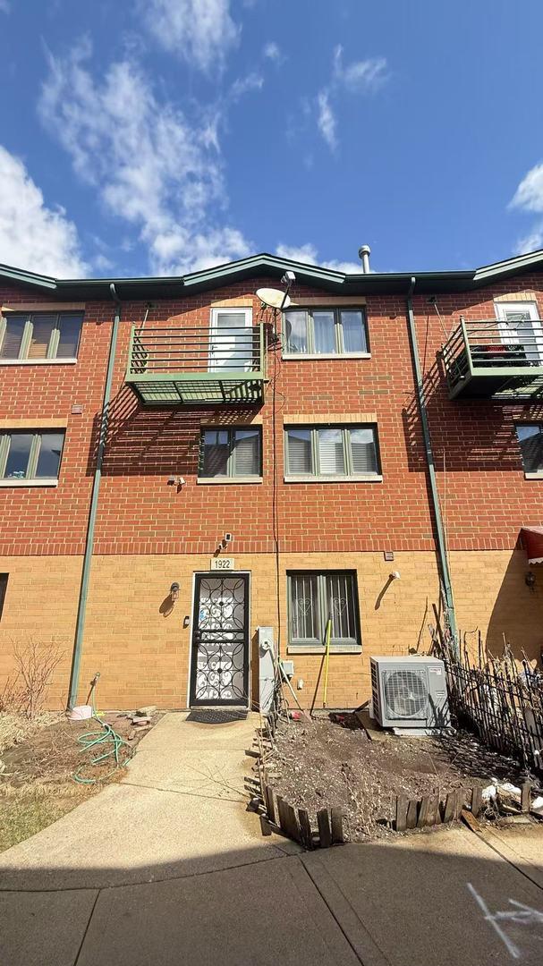 1922 S Young Pkwy., Chicago, IL 60616