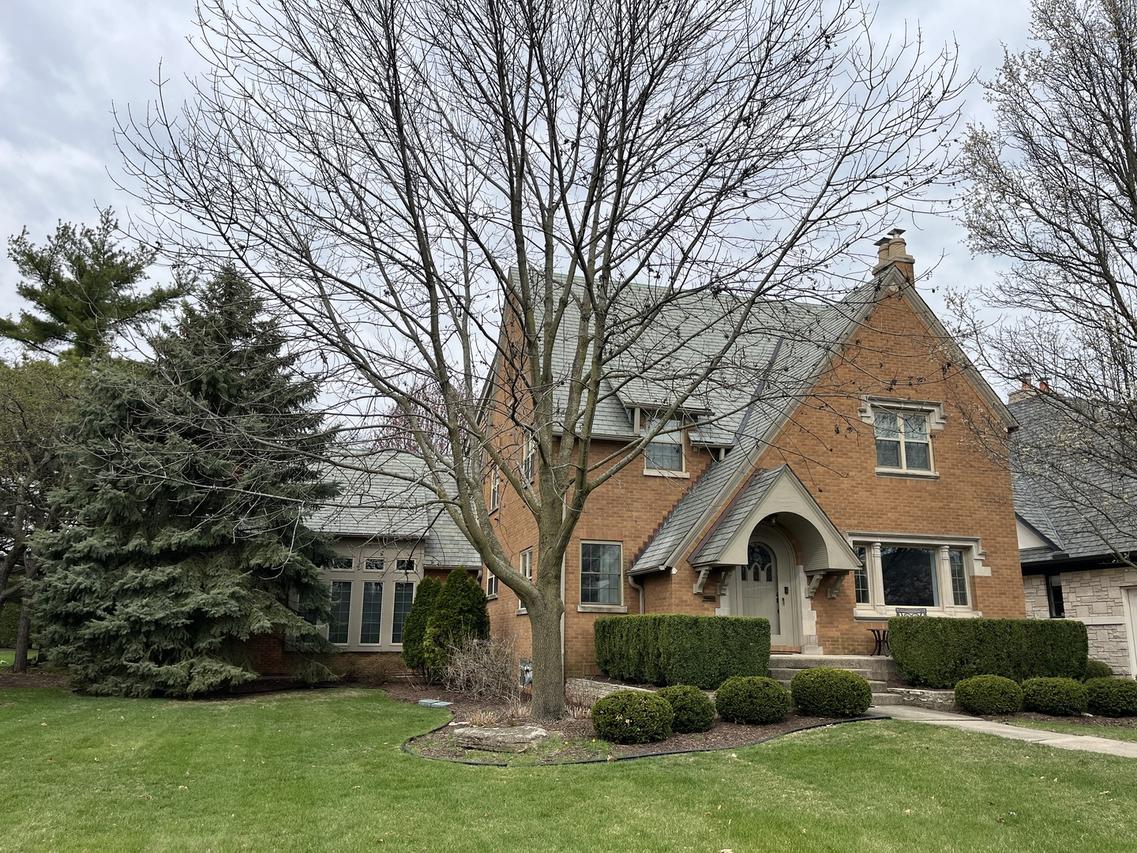 182 S Kenmore Ave., Elmhurst, IL 60126