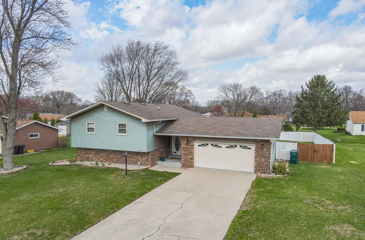 6279 Warren St., St. Anne, IL 60964