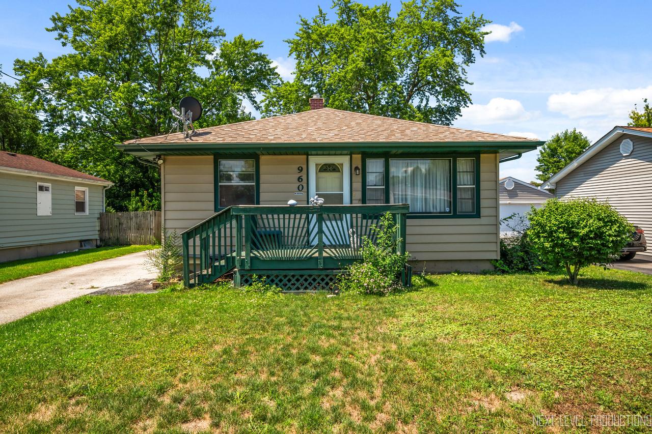 960 Assell Ave., Aurora, IL 60505