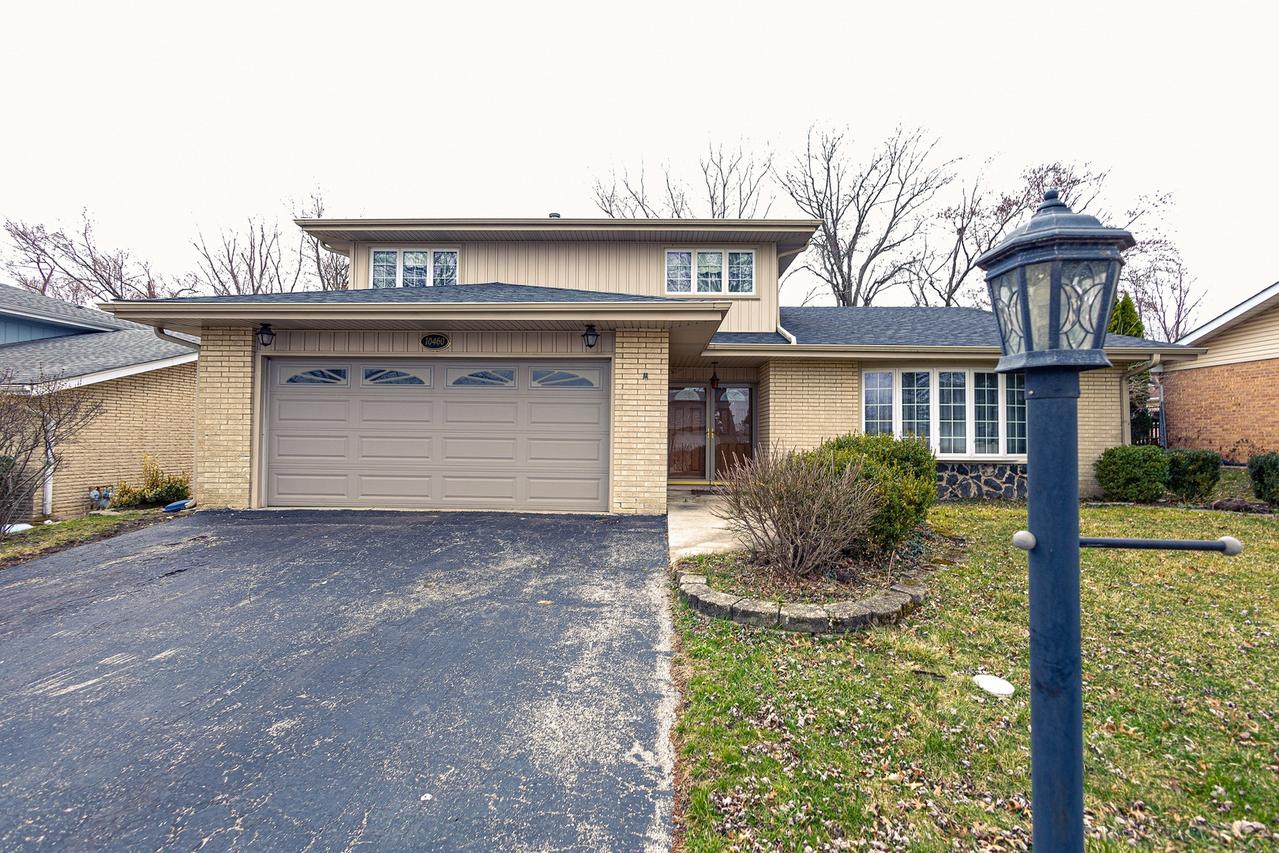 10460 Winter Park Dr., Palos Hills, IL 60465