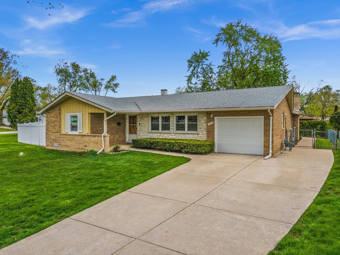 769 Bonita Ave., Elk Grove Village, IL 60007