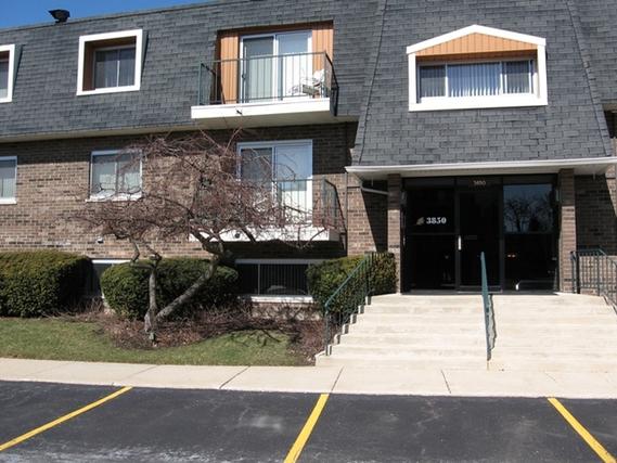 3850 S Parkway Dr. #1F, Northbrook, IL 60062
