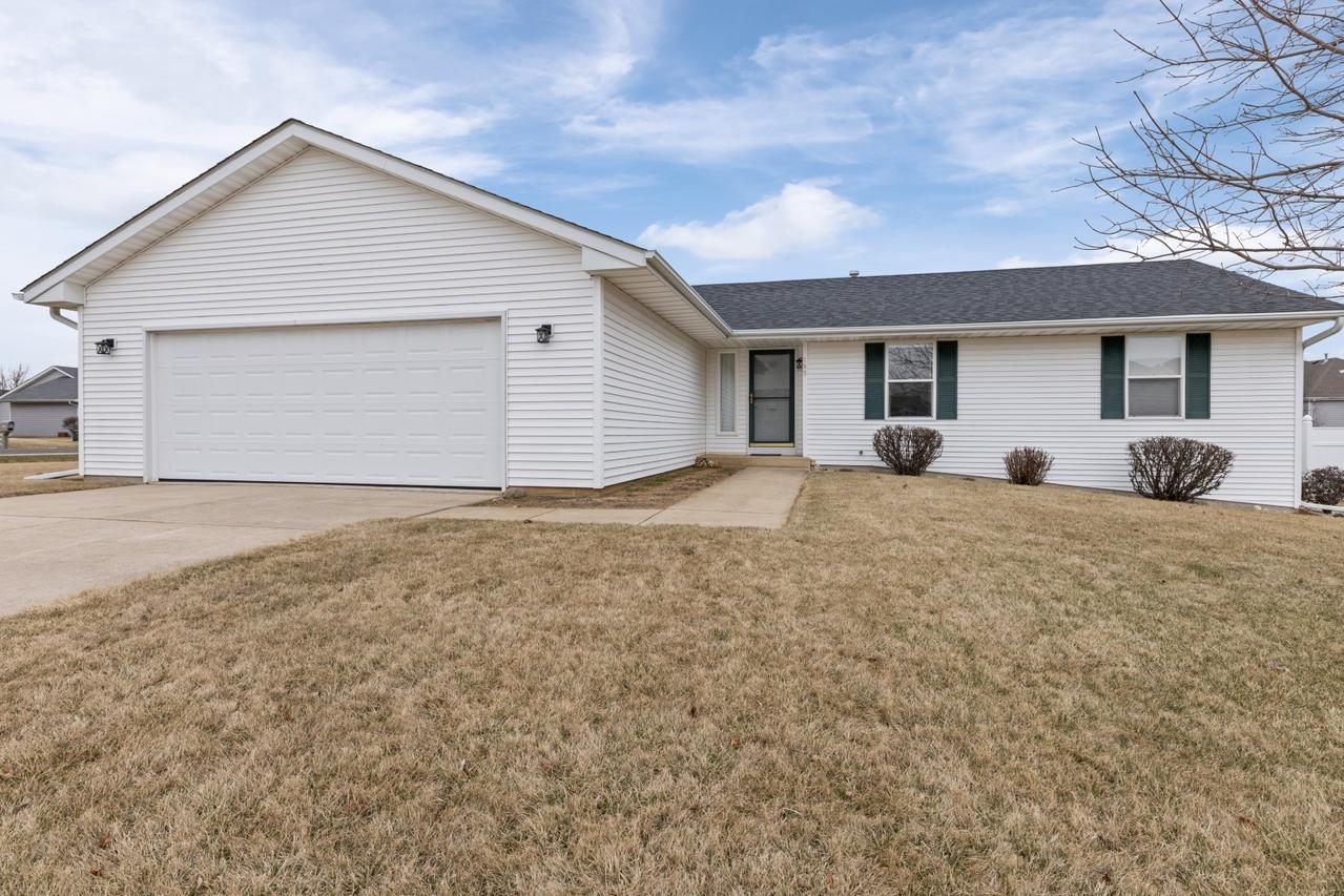 185 Autumnwood Ln., Davis Junction, IL 61020