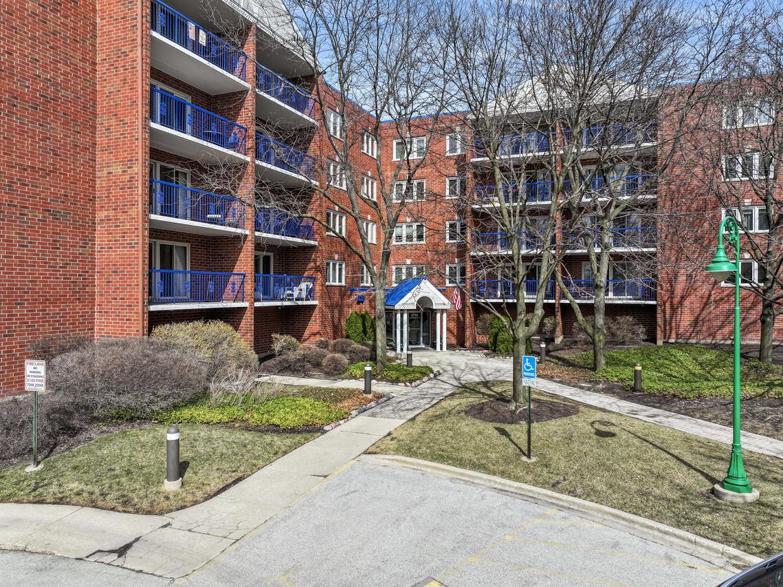 6755 N Milwaukee Ave. #302, Niles, IL 60714