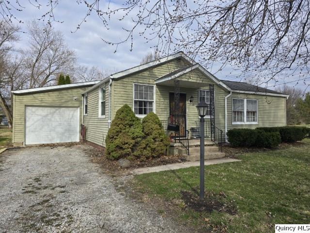 35 N 2nd St., Carthage, IL 62321