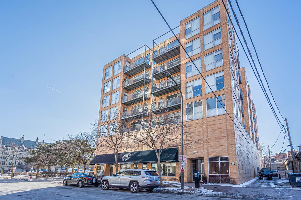 1572 N Maple Ave. #401, Evanston, IL 60201