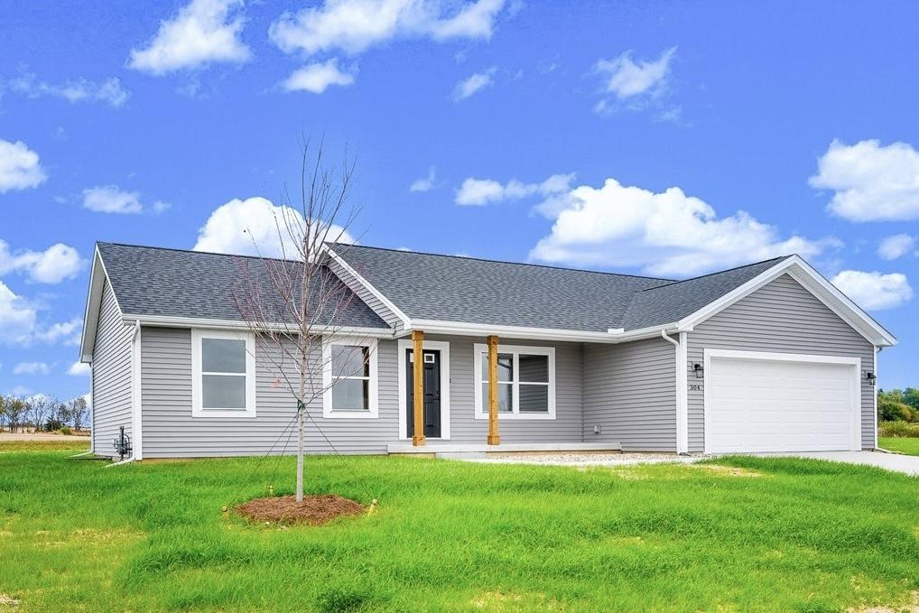 504 Travis Dr., Carlock, IL 61725