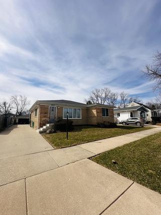 9027 27th St., Brookfield, IL 60513