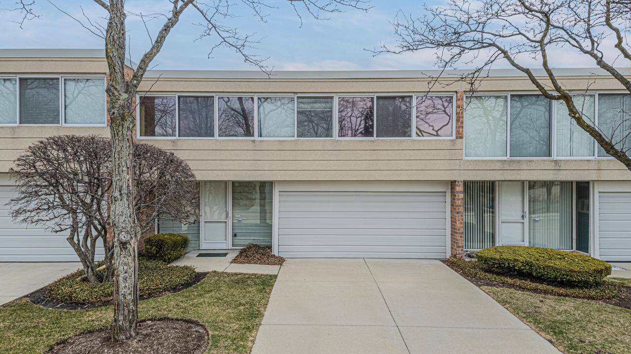 145 Wellington Rd., Northbrook, IL 60062