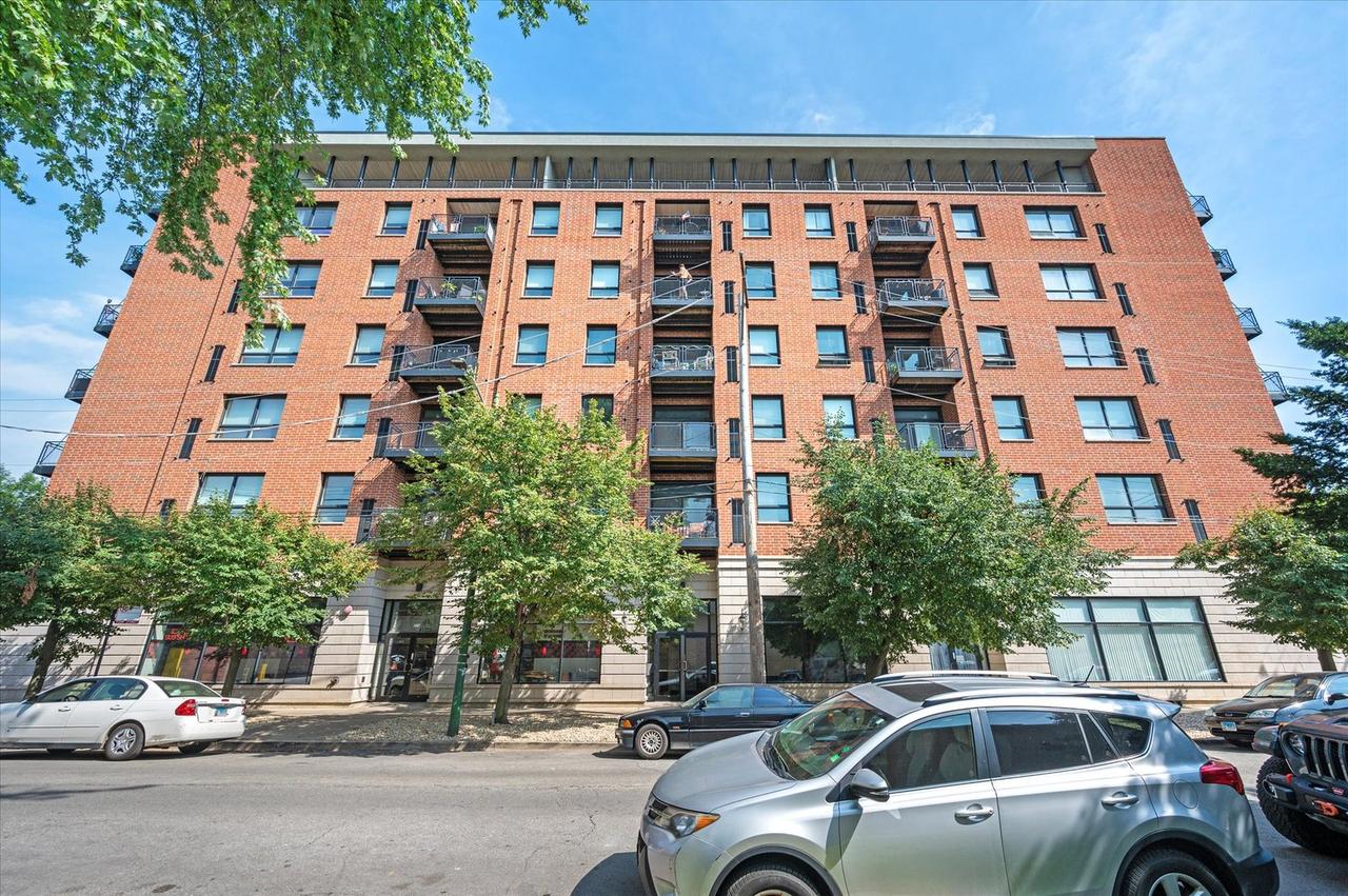 974 W 35th Pl. #411, Chicago, IL 60609