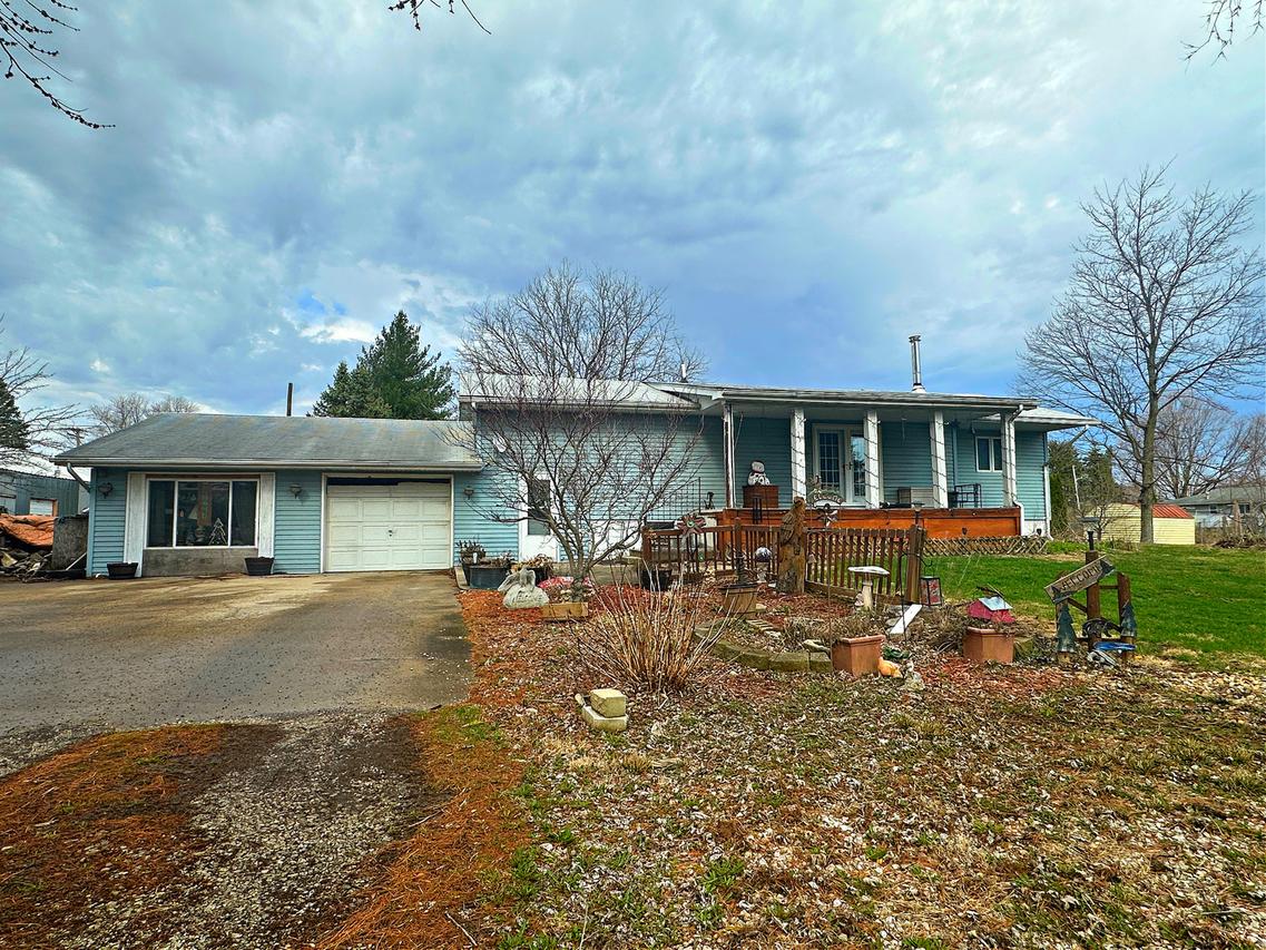 612 S Main St., Long Point, IL 61333
