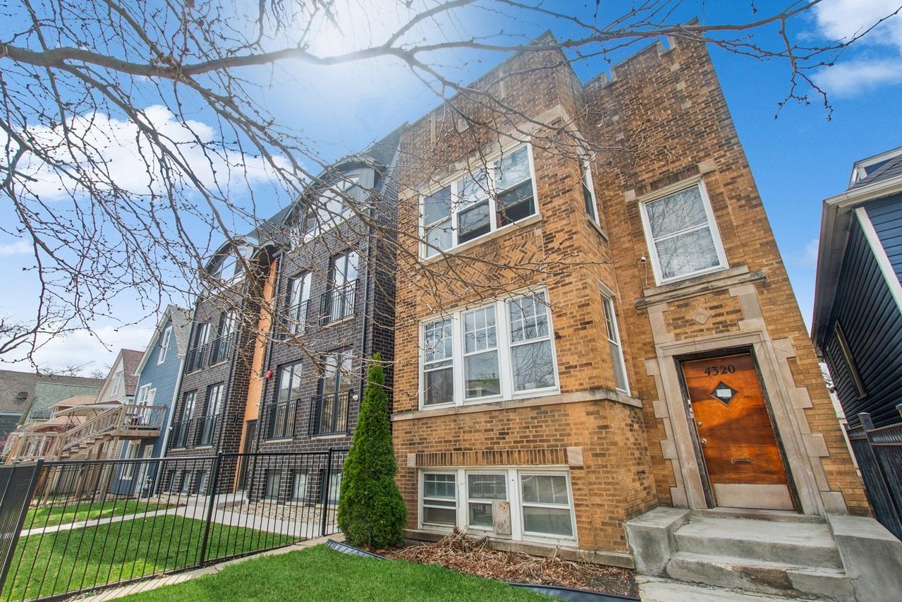4320 N Kimball Ave., Chicago, IL 60618